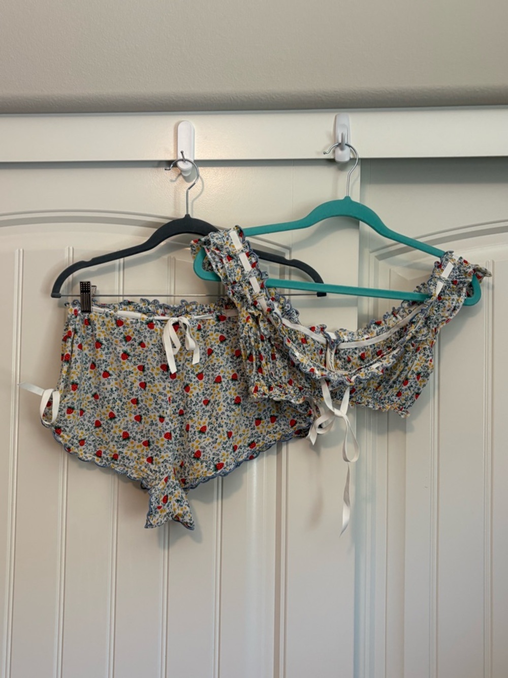FOR LOVE & LEMONS Strawberry Kiss Crop Top SET in Strawberry size XS - Picture 3 of 10